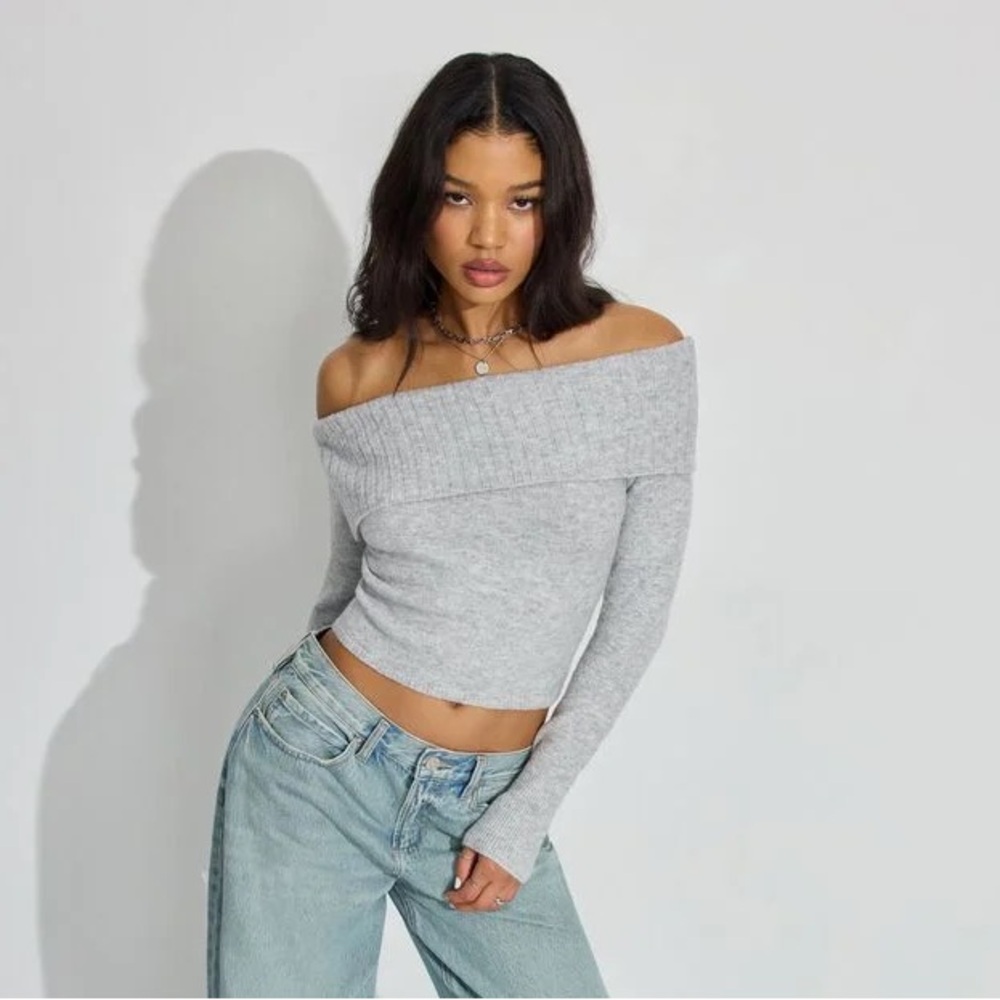 Garage Spongy Off Shoulder Sweater Grey size XS.